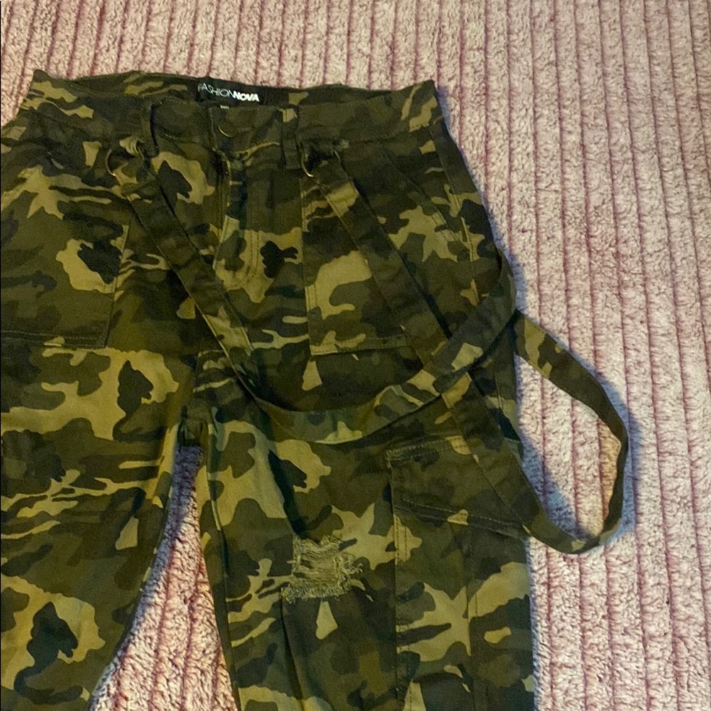 Fashion Nova Green Camouflage Pants - Picture 2 of 4